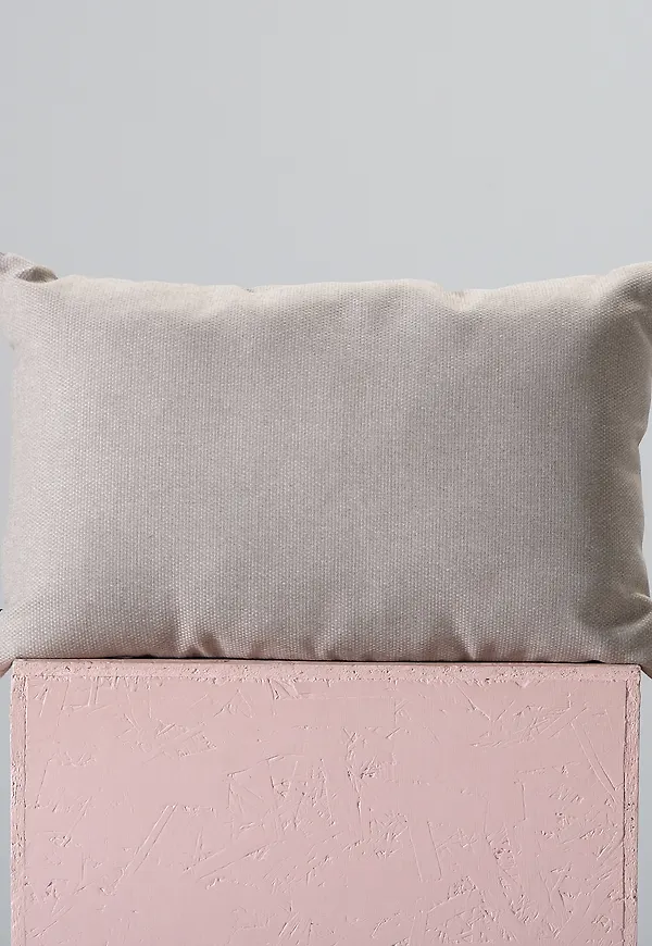 Beige Sofacompany-möbel i stilriktig modell.
