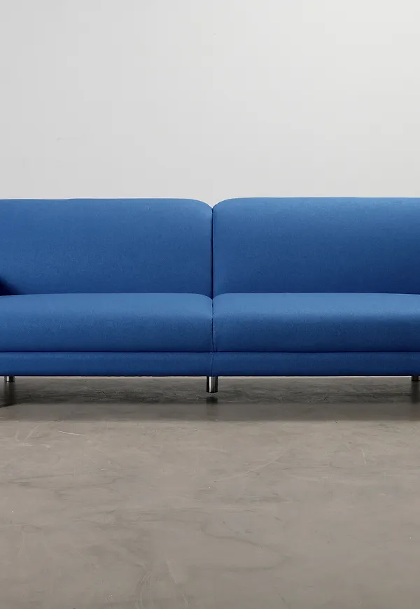 Blå Sofacompany-soffa i fantastiskt fin modell.