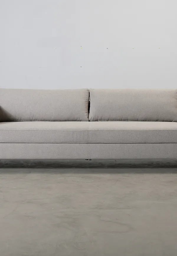 Riktigt snygg Soffa som passar bra vid många olika tillfällen.
