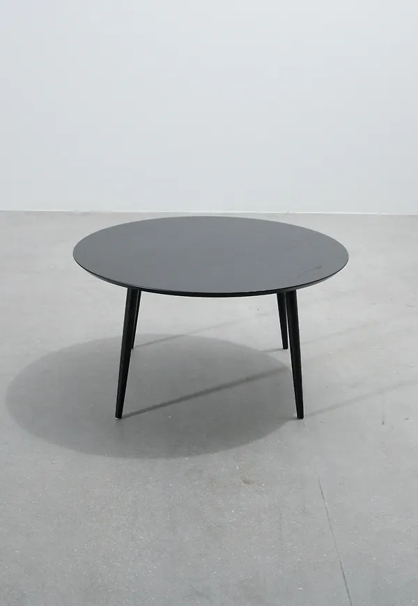 Riktigt fin svart soffbord i ek från Sofacompany.