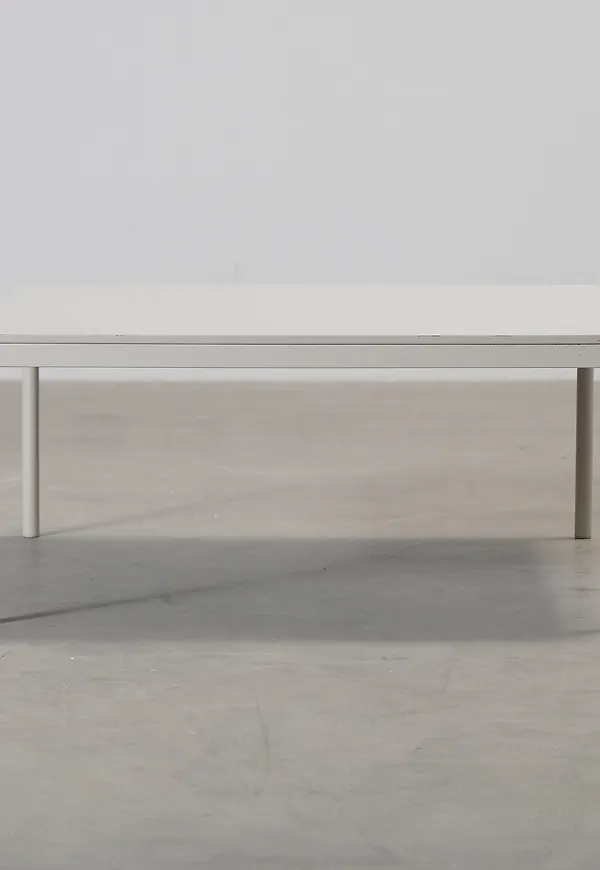 Riktigt trendig beige bord 2026 från Sofacompany.