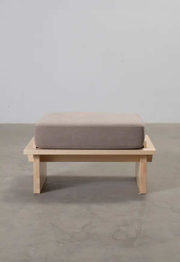 Mysig beige bord 2026 från Sofacompany.