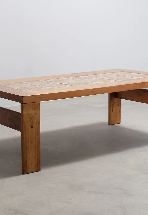 Otroligt snygg brun bord 2025 från No brand.