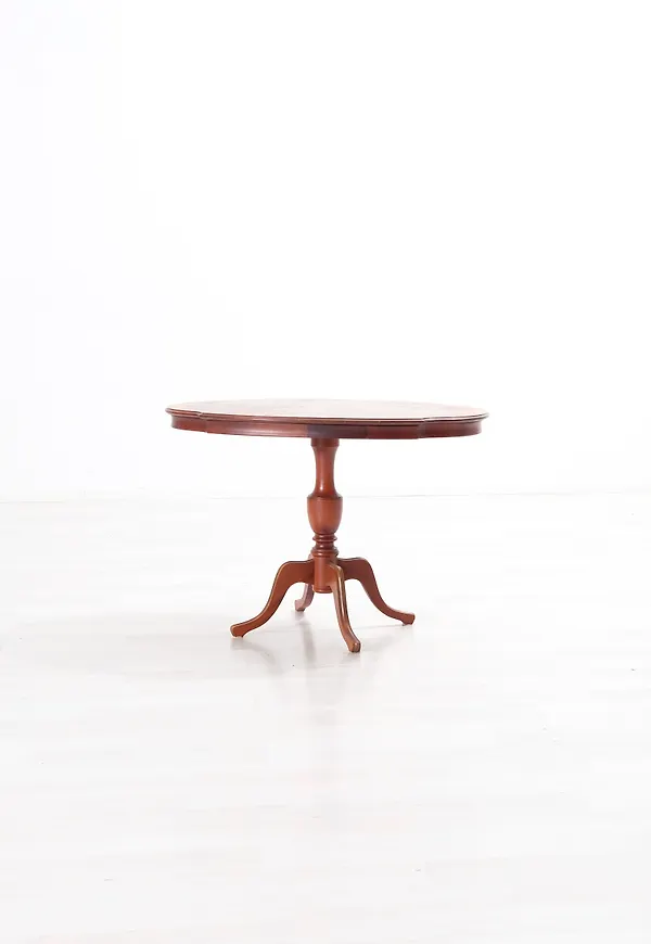 Komfortabel bord som passar bra vid många olika tillfällen.