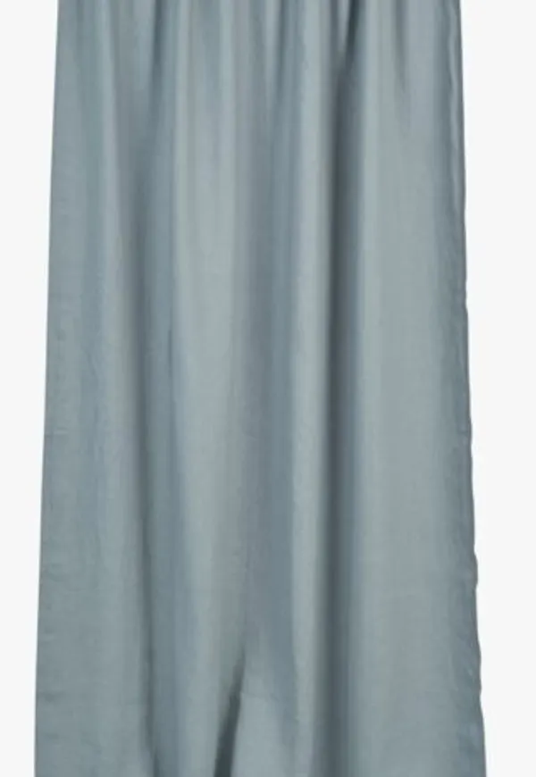 Ljusblå Premium Collection-linnegardin i riktigt fin modell.