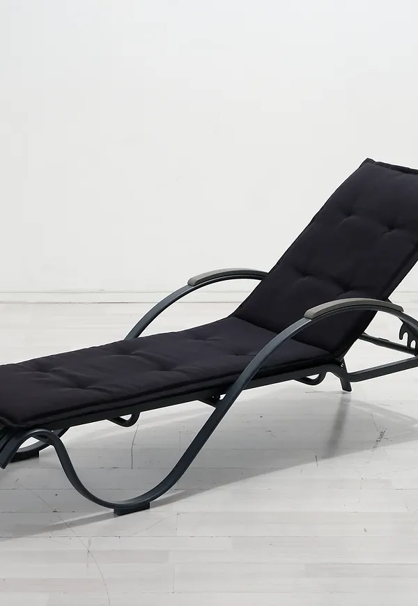 Cool svart stol 2025 från No brand.