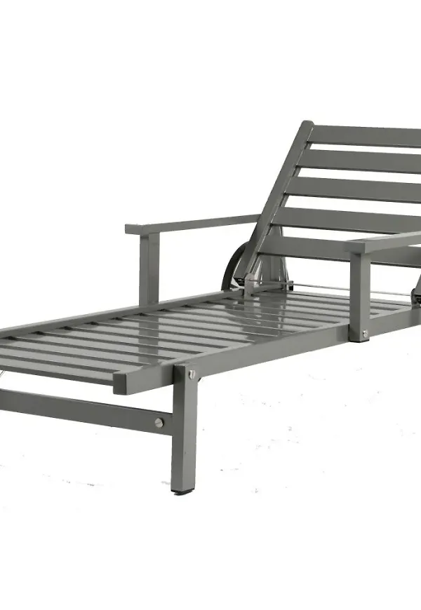 Grå Fri Form-aluminiumsolsäng i moderiktig modell.