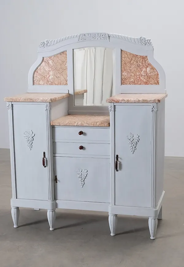 Stilren Låda som passar bra vid många olika tillfällen.