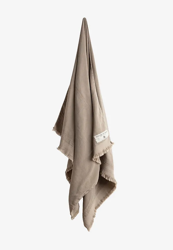 Moderiktig badlakan i beiget från Spirit of the Nomad.