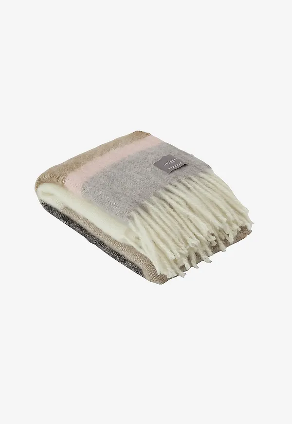 Brun Stackelbergs-pläd i trendig modell.