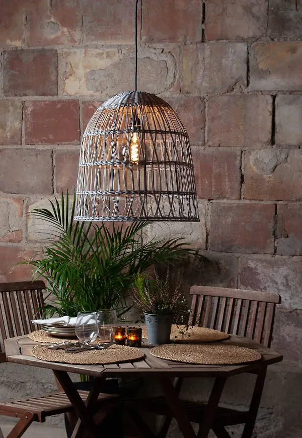 Elegant Lampa som passar bra vid många olika tillfällen.