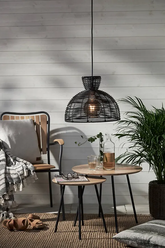 Svart Star Trading lampa som passar perfekt till sommaren 2025!