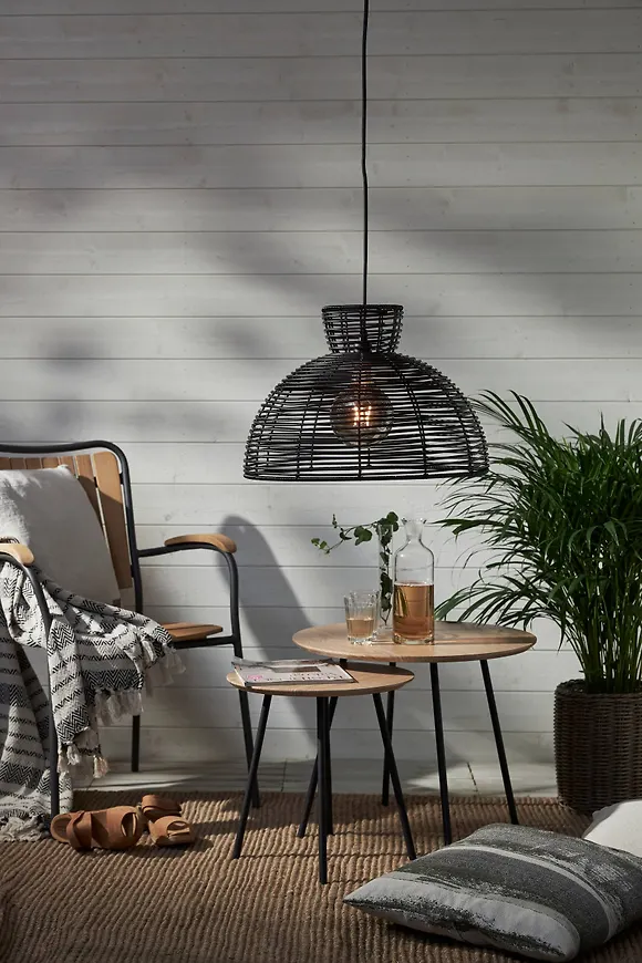 Svart Star Trading lampa som passar perfekt till sommaren 2025!