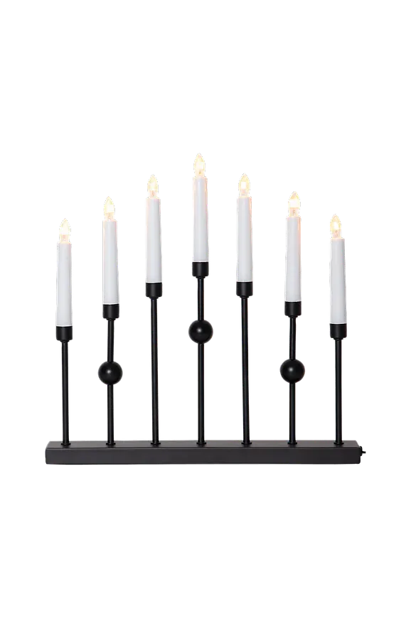 Svart Star Trading-lampa i stilren modell.