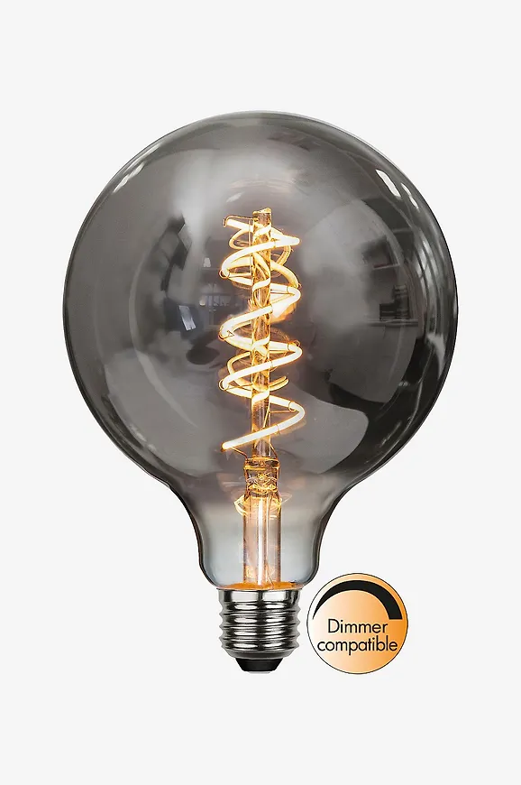 Stilriktig lampa i svart från Star Trading.