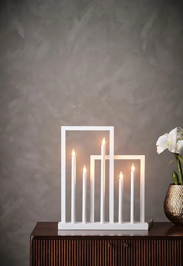 Supersnygg vit lampa 2025 från Star Trading.