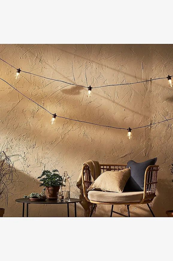 Svart Star Trading lampa som passar perfekt till våren 2026!