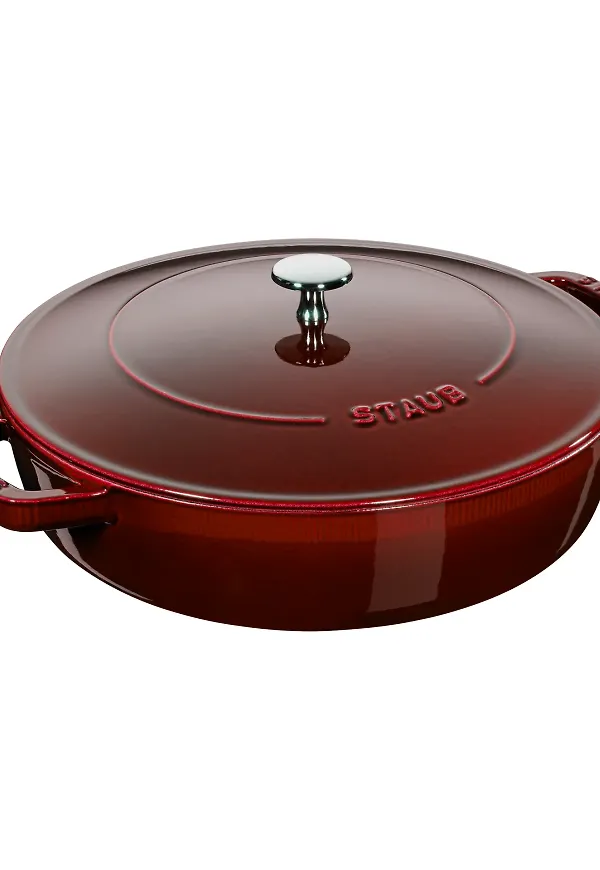Röd Staub-traktörpanna i komfortabel modell.