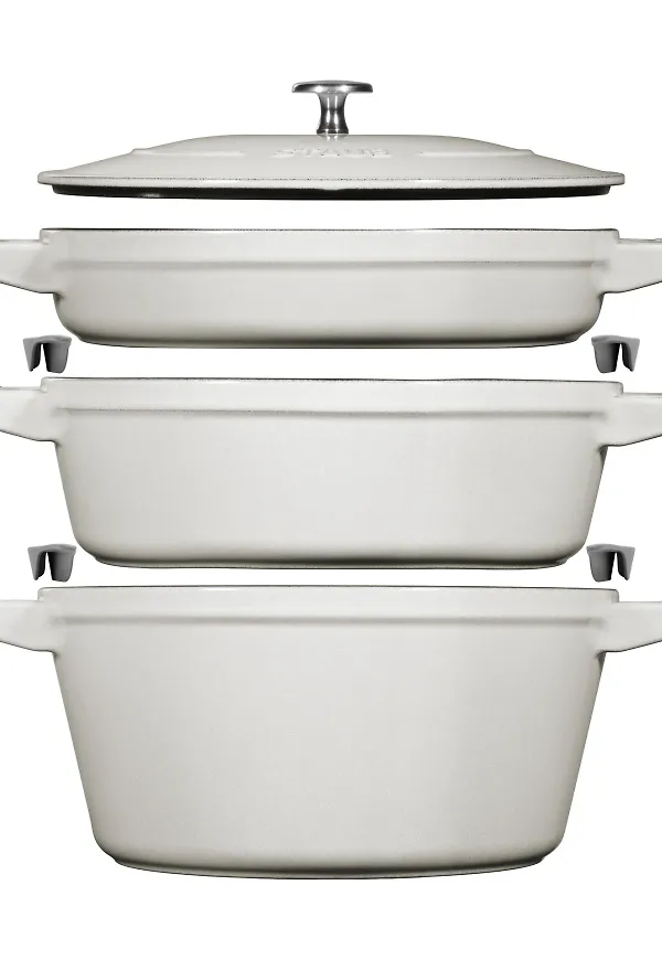 Ikonisk kastrullset i vitt från Staub.