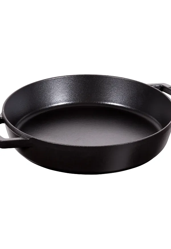 Komfortabel traktörpanna i svart från Staub.