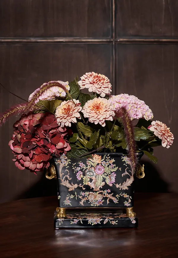 Otroligt snygg svart kruka 2025 från Staycation.