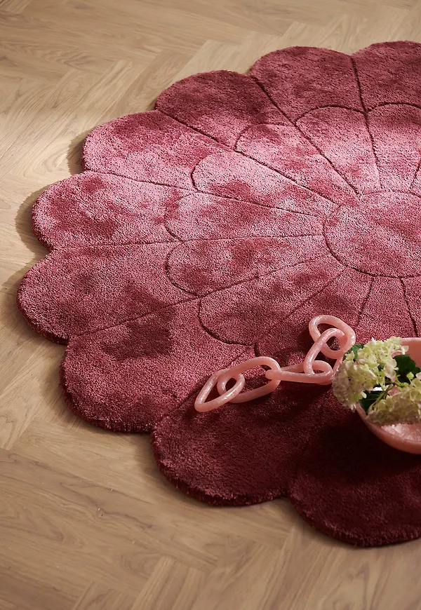 Modern viskosmatta i rött från Staycation.