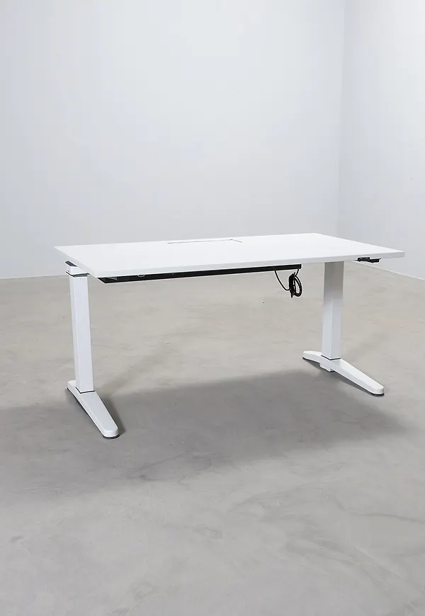 Riktigt trendig vit skrivbord 2025 från Steelcase.