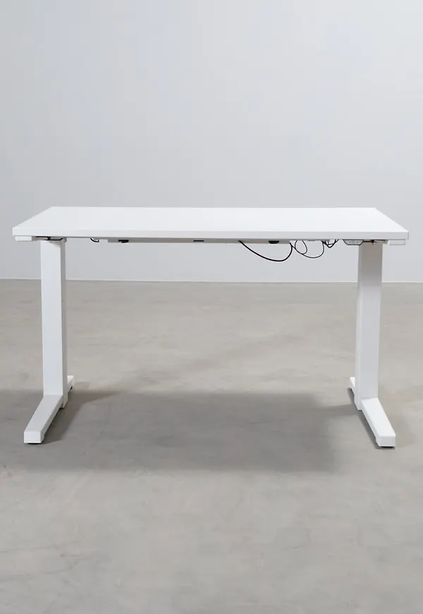 Otroligt fin vit skrivbord 2025 från Steelcase.