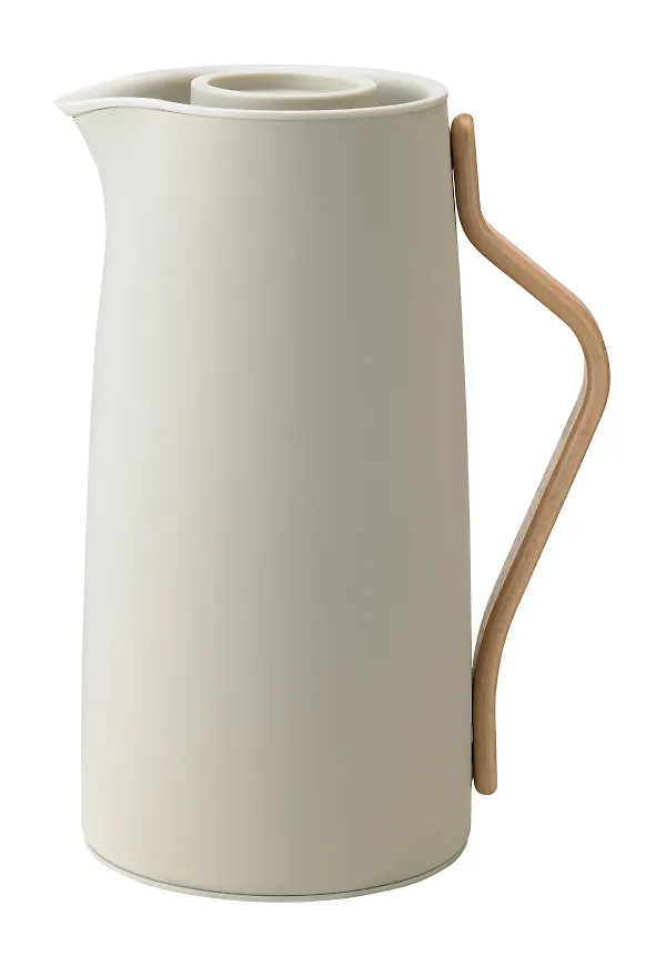 Beige Stelton-termoskanna i stilriktig modell.
