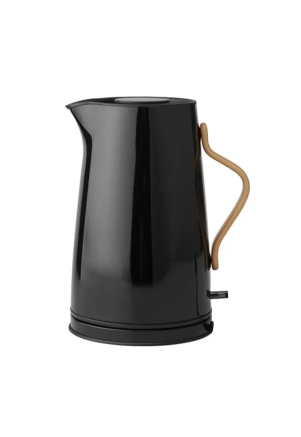 Moderiktig vattenkokare i svart från Stelton.