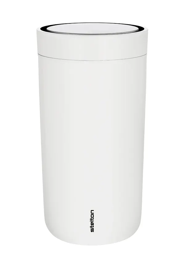 Vit Stelton-termosmugg i mysig modell.