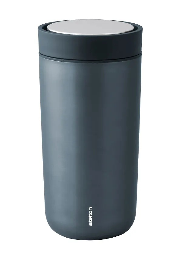 Blå Stelton-termosmugg i fantastiskt snygg modell.
