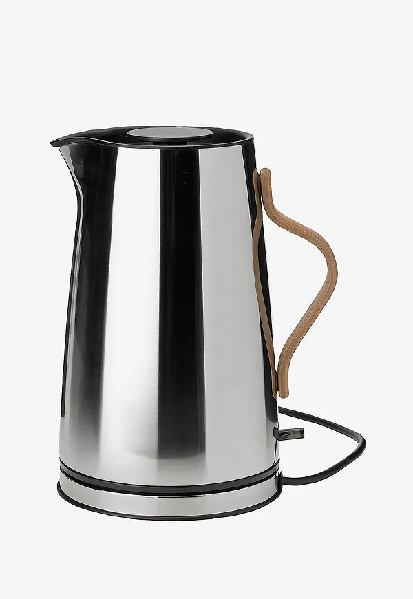 Stilriktig vattenkokare i silver från Stelton.