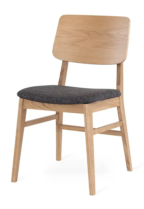 Moderiktig stol i ek från Torkelson.