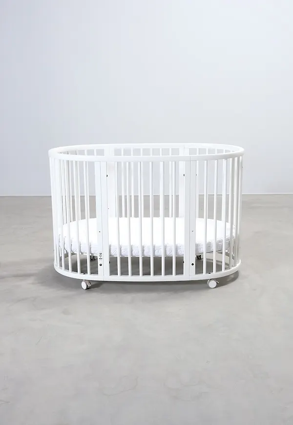 Spjälsäng som passar perfekt till våren 2025!