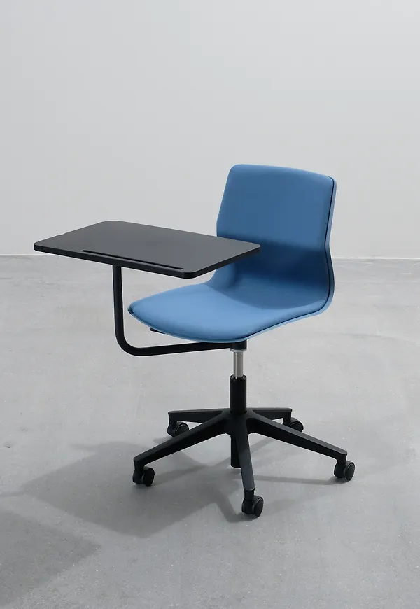 Moderiktig kontorsstol 2025 från Four Design.