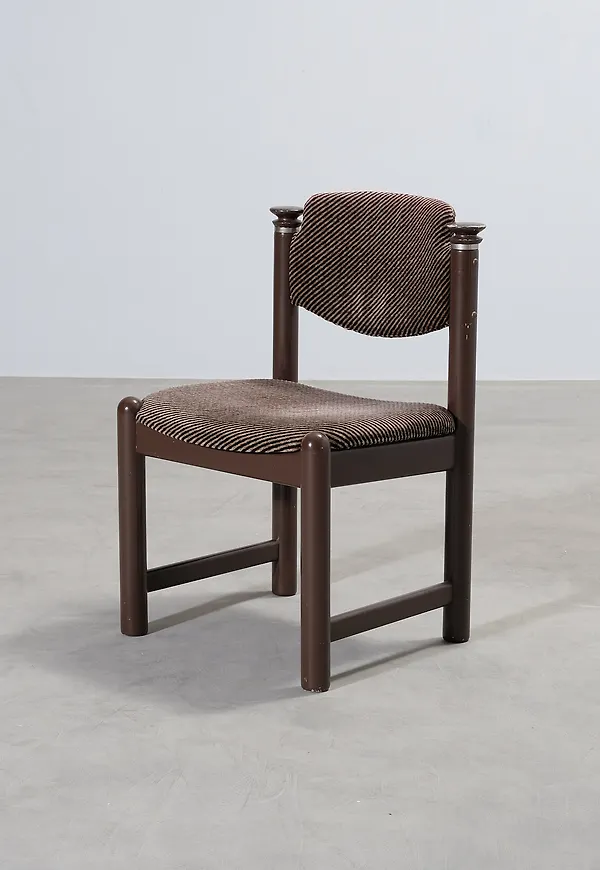 Vacker brun stol 2025 från No brand.