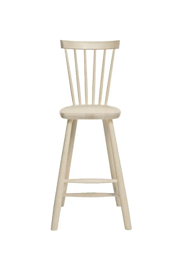 Vacker barnstol i beige färg gjord i björk.