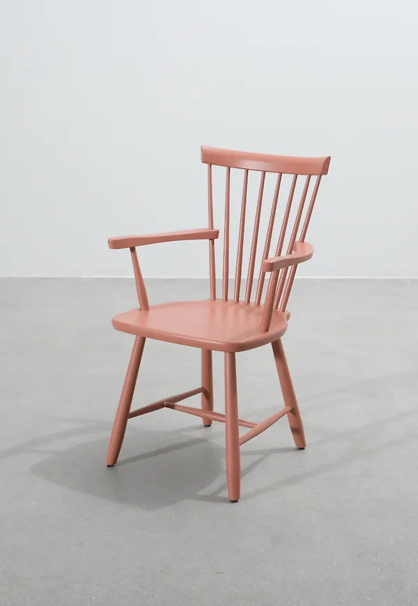 Riktigt snygg karmstol i rosa från Stolab.