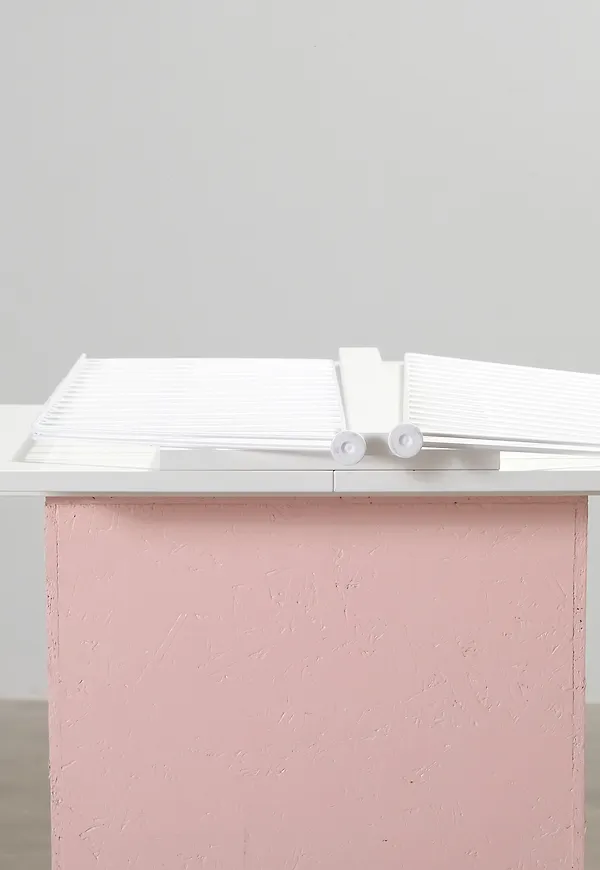 Stilriktig vit skrivbord 2025 från String.