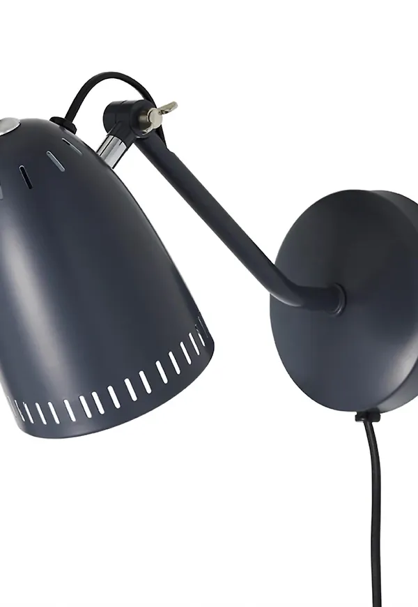 Riktigt snygg svart vägglampa 2025 från Superliving.