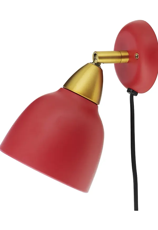 Röd Superliving-vägglampa i trendig modell.