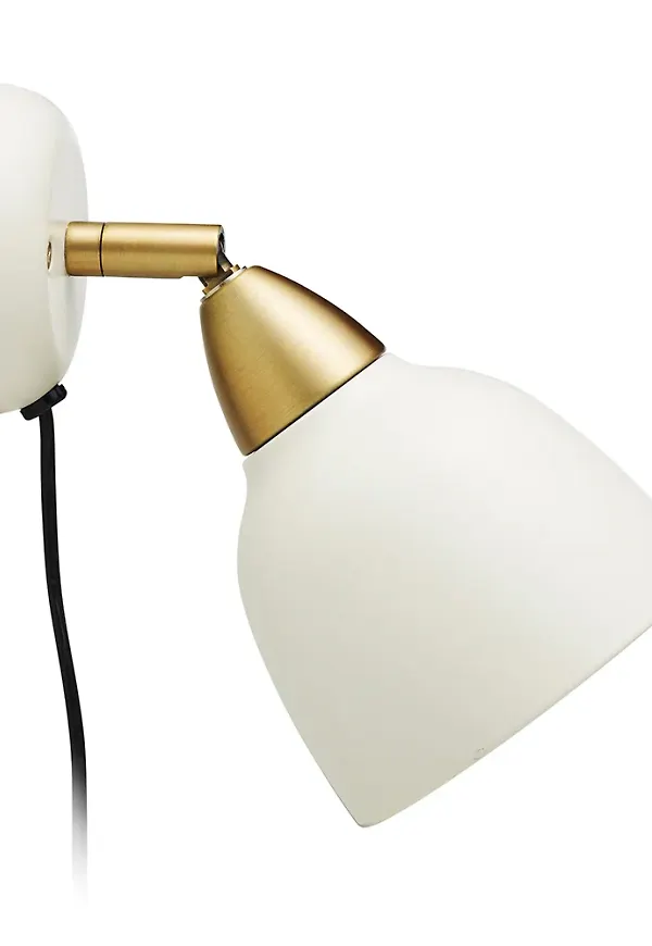 Vit Superliving-vägglampa i jättefin modell.