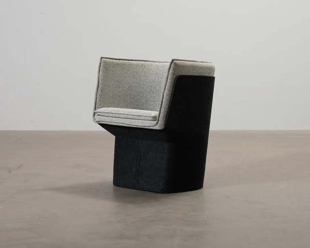 Svart Swedese-fåtölj i riktigt trendig modell.