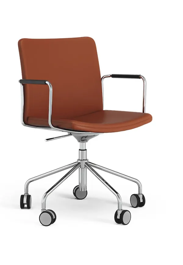 Brun Swedese-läderstol i riktigt snygg modell.