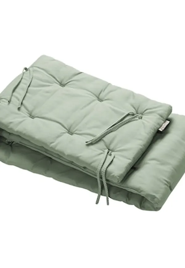 Söt bomullssäng i grönt från Leander.