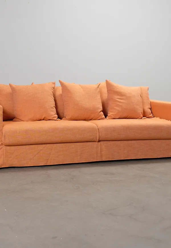 Blå Take Two-soffa i moderiktig modell.