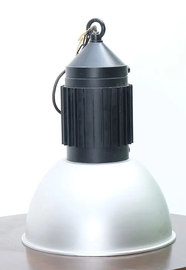 Riktigt snygg Lampa som passar bra vid många olika tillfällen.