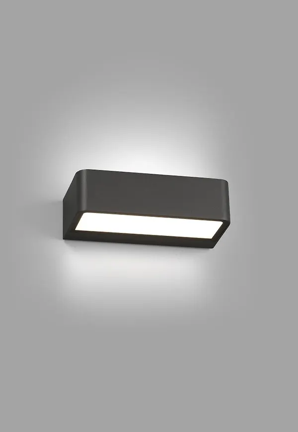 Superfin fasadlampa i aluminium från Faro Barcelona.