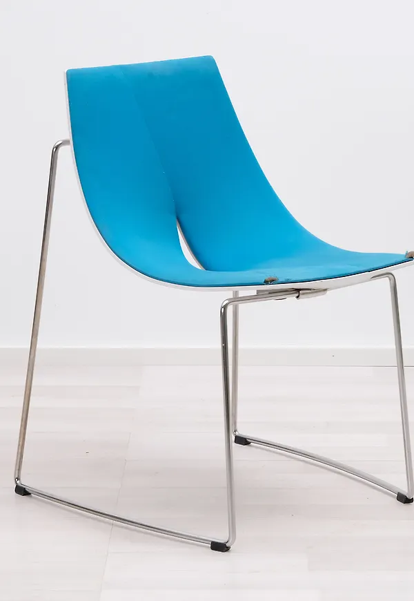 Riktigt snygg Stol som passar bra vid många olika tillfällen.